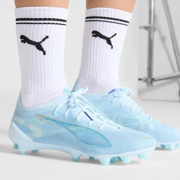 puma-wmns-ultra-5-ultimate-fg-light-up-pack-108639-01 Category | SUFC Jerseys & Football Gear